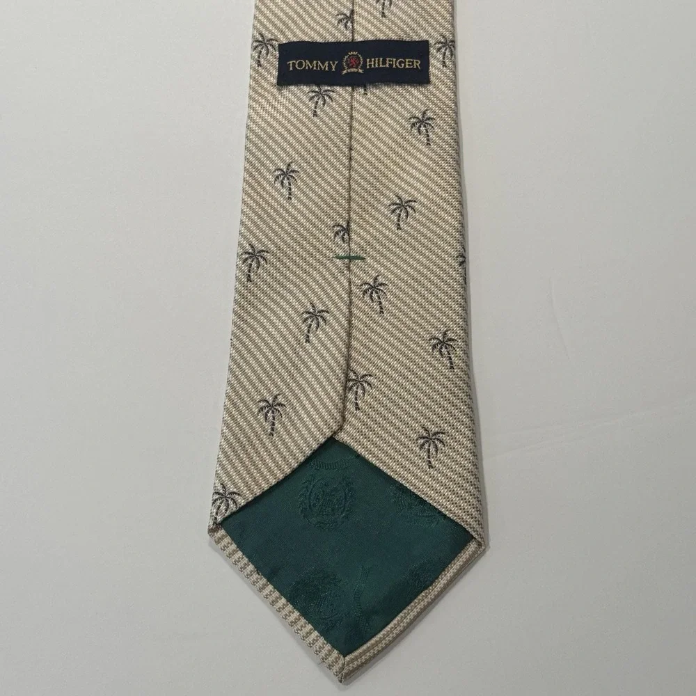 TOMMY BAHAMA‎  Palm Trees Beach Vacation Tan Men's 100% Silk Neck Tie